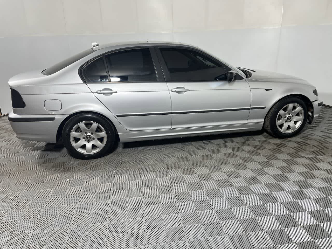 Used 2005 BMW 325i Sedan RWD image 9