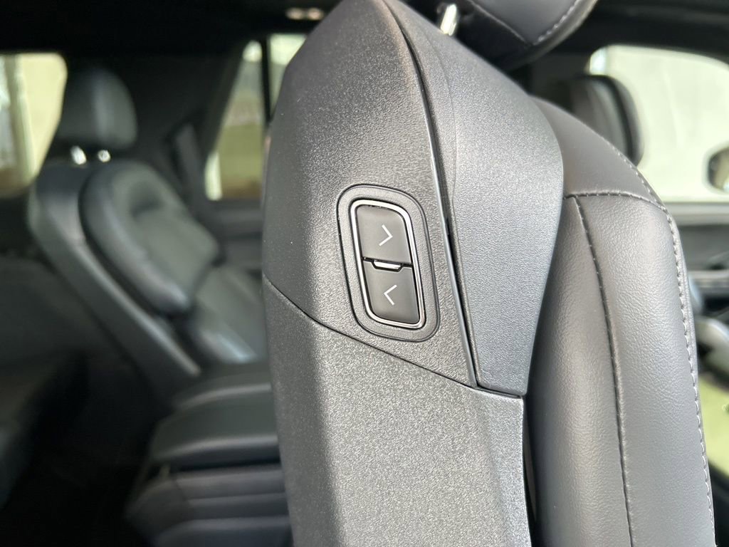 Used 2025 Lincoln Navigator Reserve w/ Jet Appearance Package image 39