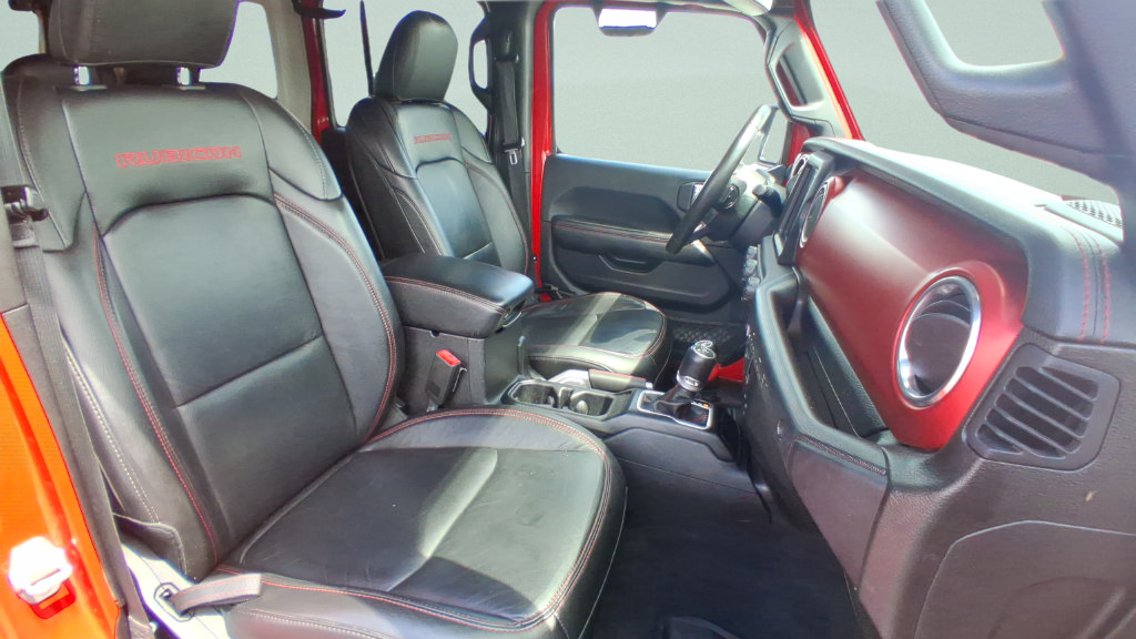 Used 2018 Jeep Wrangler Unlimited Rubicon w/ Dual Top Group AWD/4WD image 18