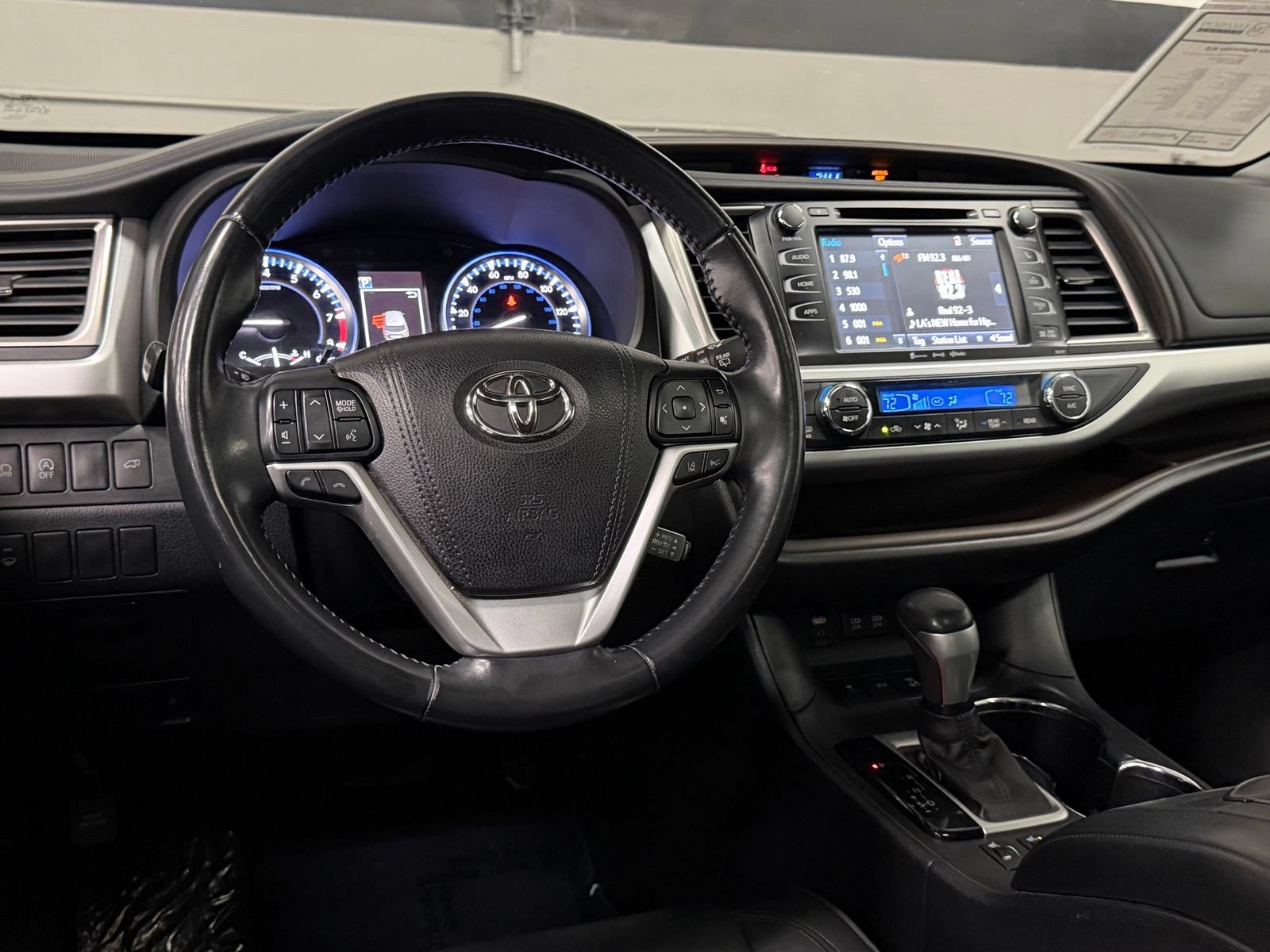 Used 2017 Toyota Highlander XLE AWD/4WD image 36