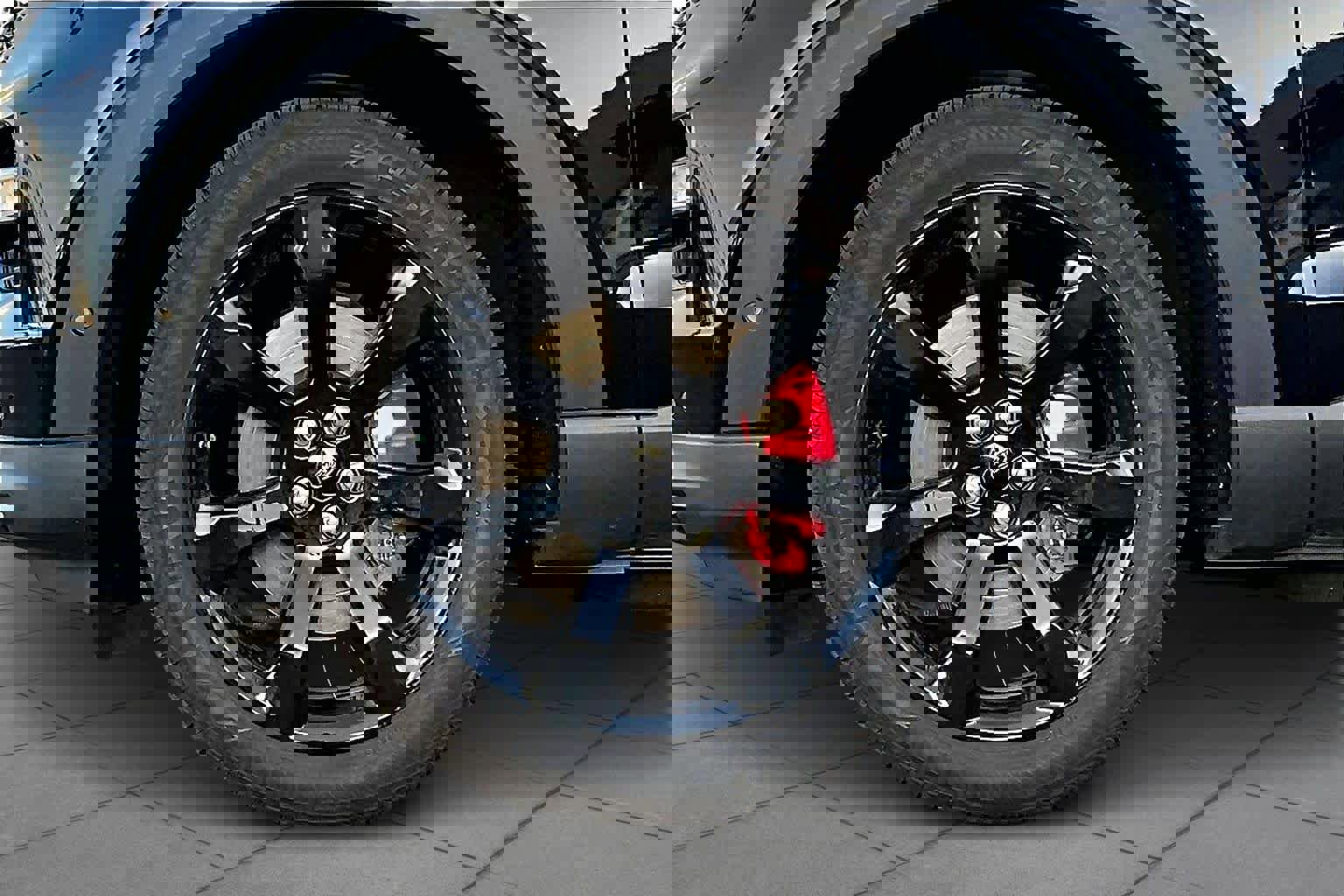 Used 2020 Ford Explorer ST w/ ST Street Pack image 11