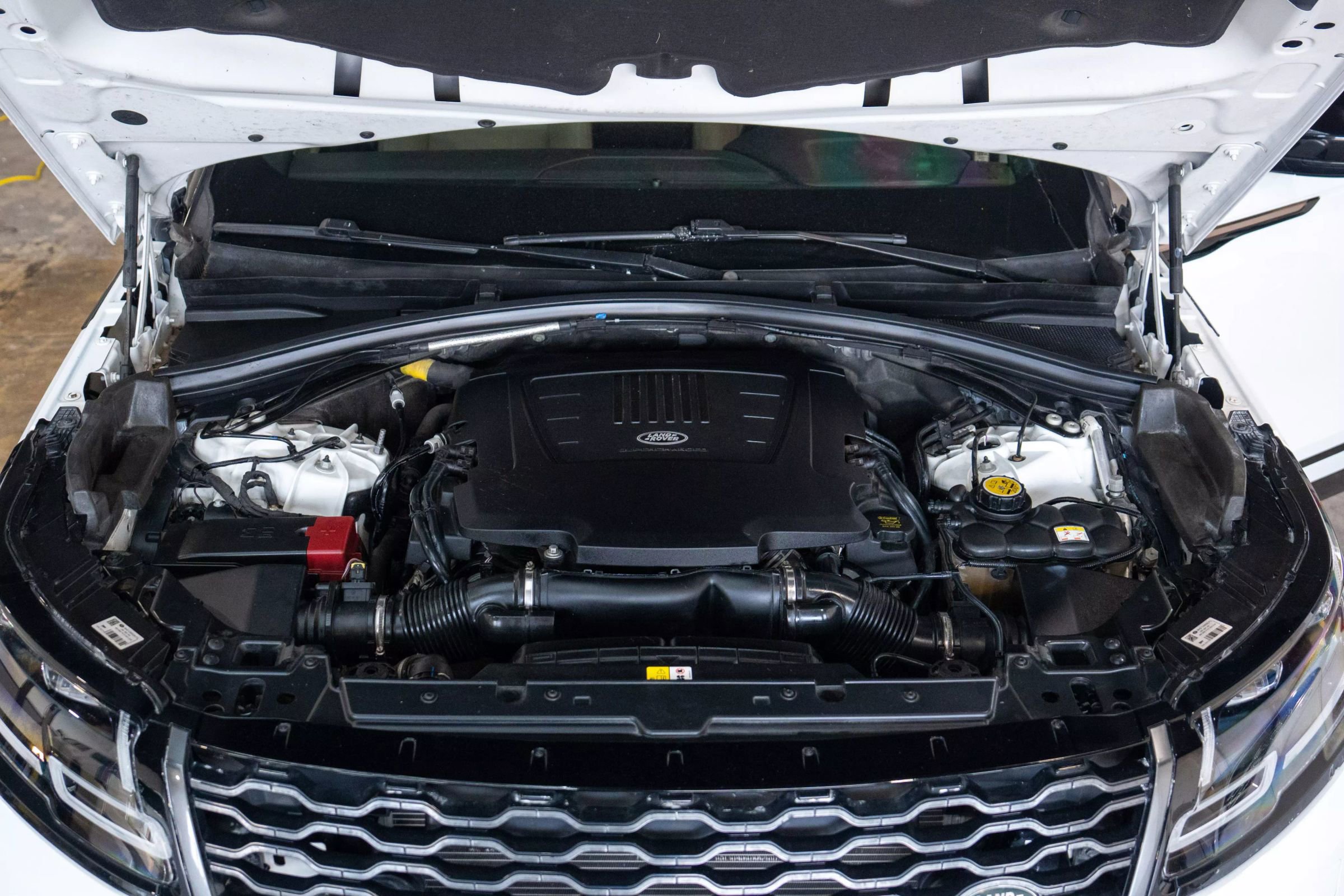 Used 2019 Land Rover Range Rover Velar R-Dynamic SE image 39