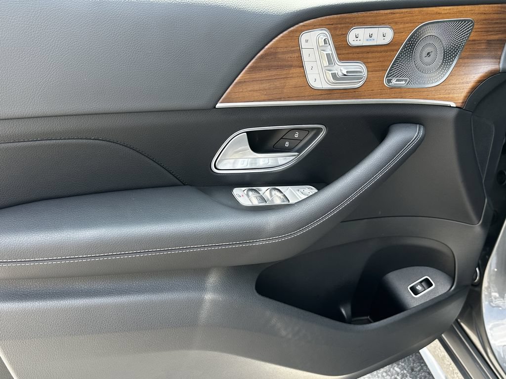 Certified 2025 Mercedes-Benz GLS 450 4MATIC w/ AMG Line Exterior image 11