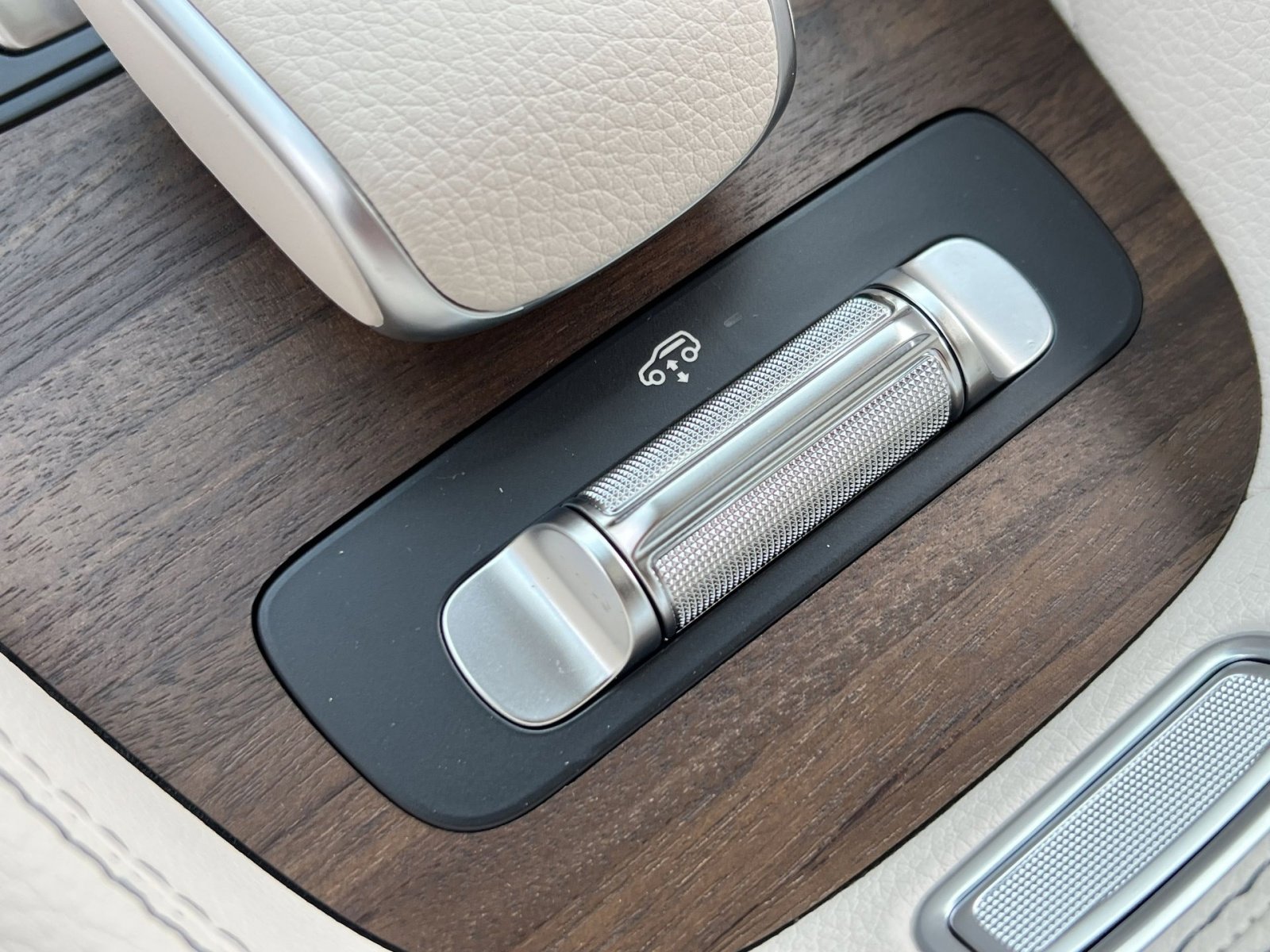 New 2026 Mercedes-Benz GLS 450 4MATIC image 42