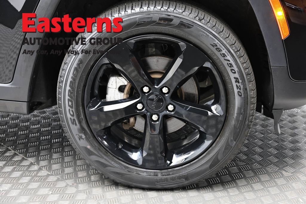 Used 2023 Jeep Grand Cherokee Limited w/ Black Appearance Package AWD/4WD image 32