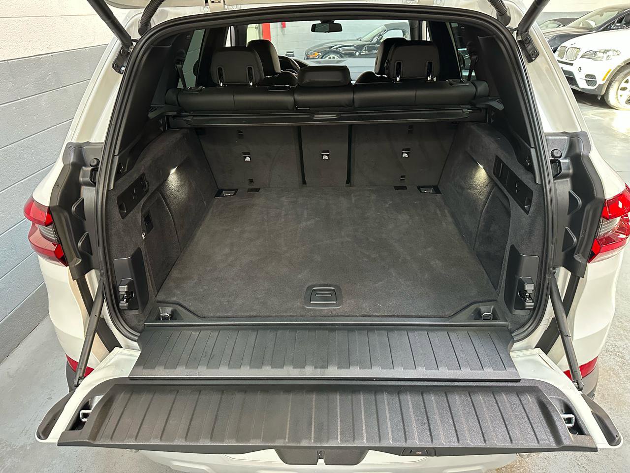 Used 2022 BMW X5 xDrive40i w/ Climate Comfort Package image 12