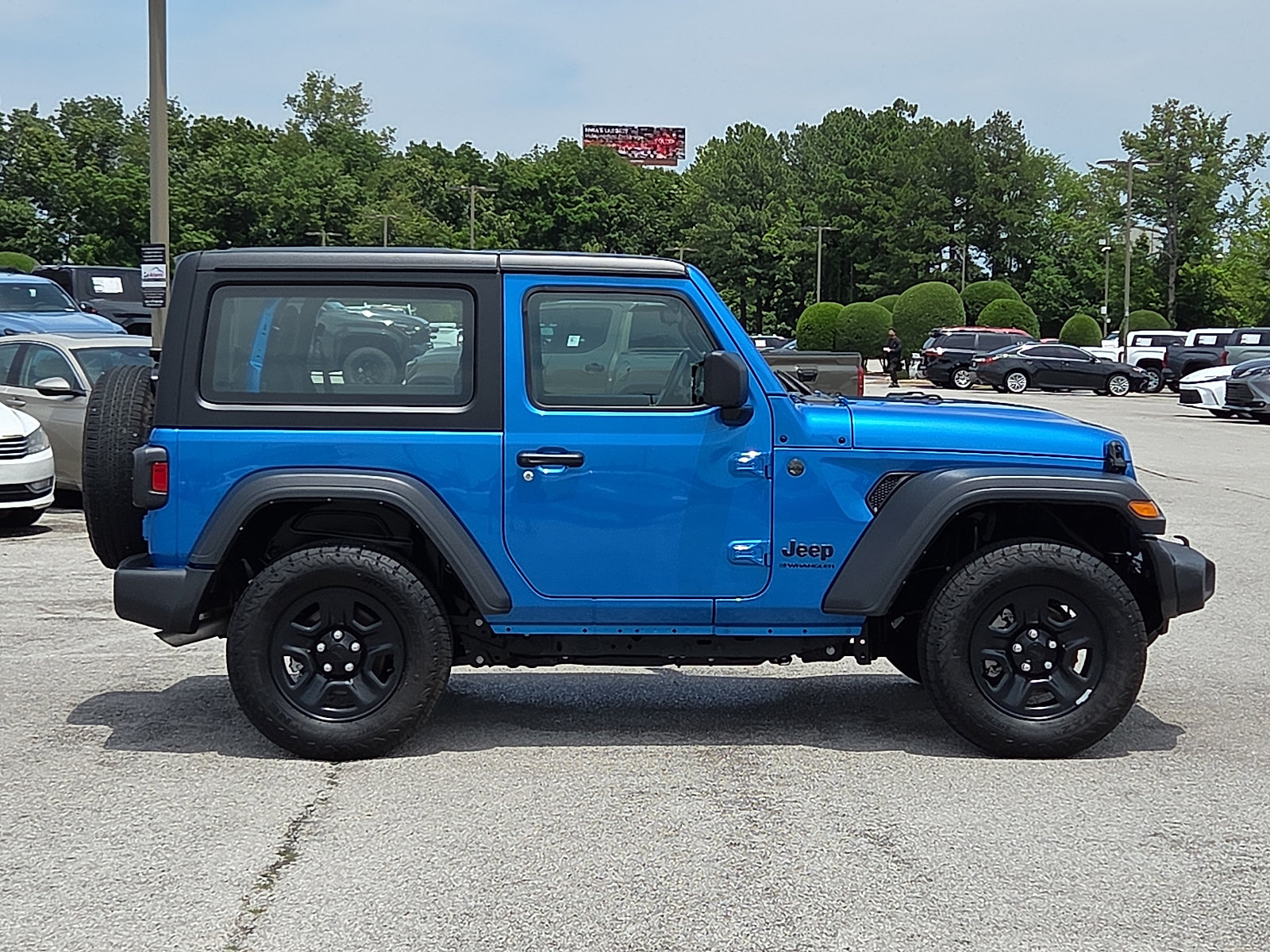 Used 2024 Jeep Wrangler Sport AWD/4WD image 6