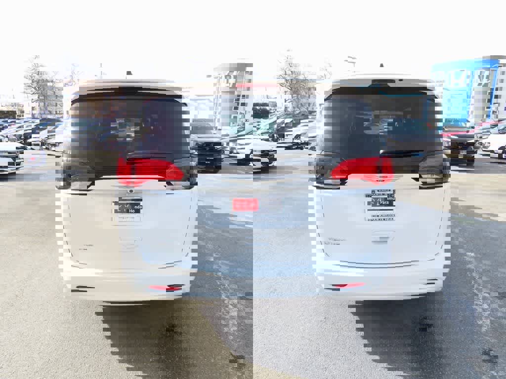 Used 2021 Chrysler Voyager Lxi image 5