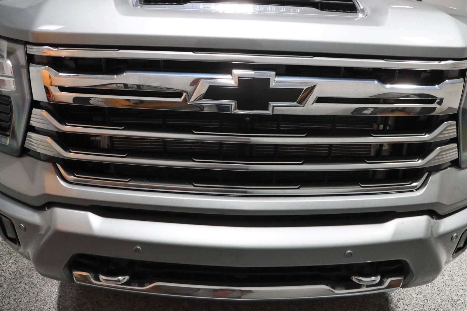 Used 2024 Chevrolet Silverado 3500 High Country w/ High Country Premium Package AWD/4WD image 4