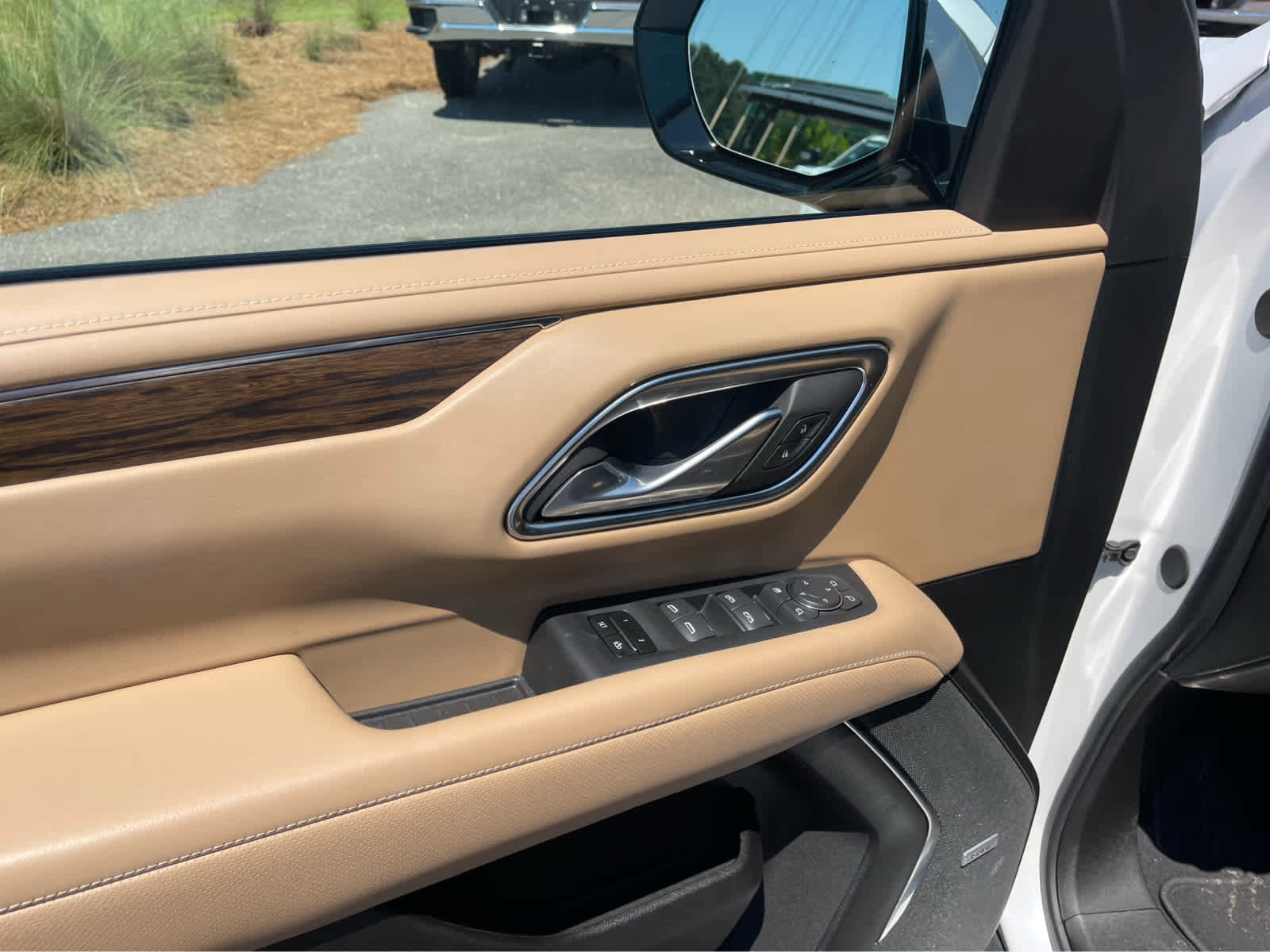 Used 2024 Chevrolet Suburban Premier AWD/4WD image 11