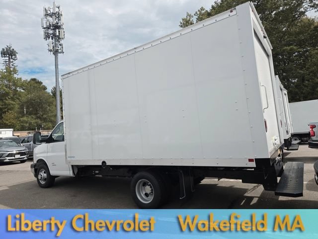 Used 2024 Chevrolet Express 4500 w/ Power Convenience Package RWD image 11