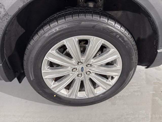 Used 2022 Ford Explorer Platinum w/ Equipment Group 601A AWD/4WD image 6