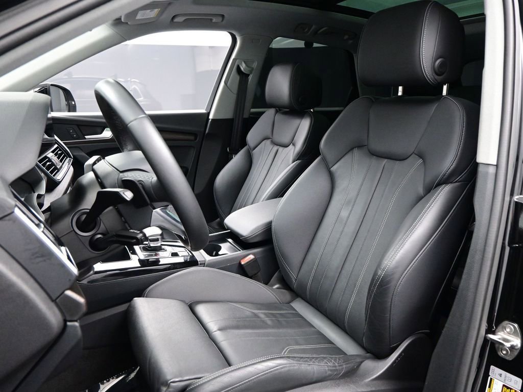 Used 2024 Audi Q5 2.0T Premium w/ Convenience Package image 9