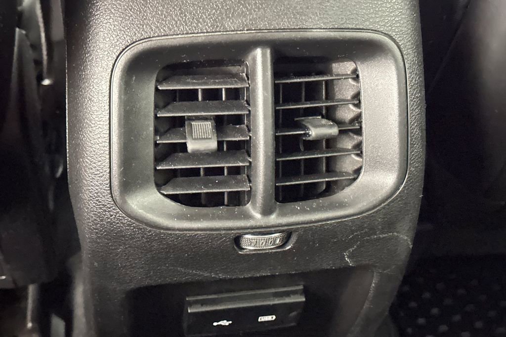 Used 2019 Jeep Cherokee Latitude Plus w/ Cold Weather Group image 14