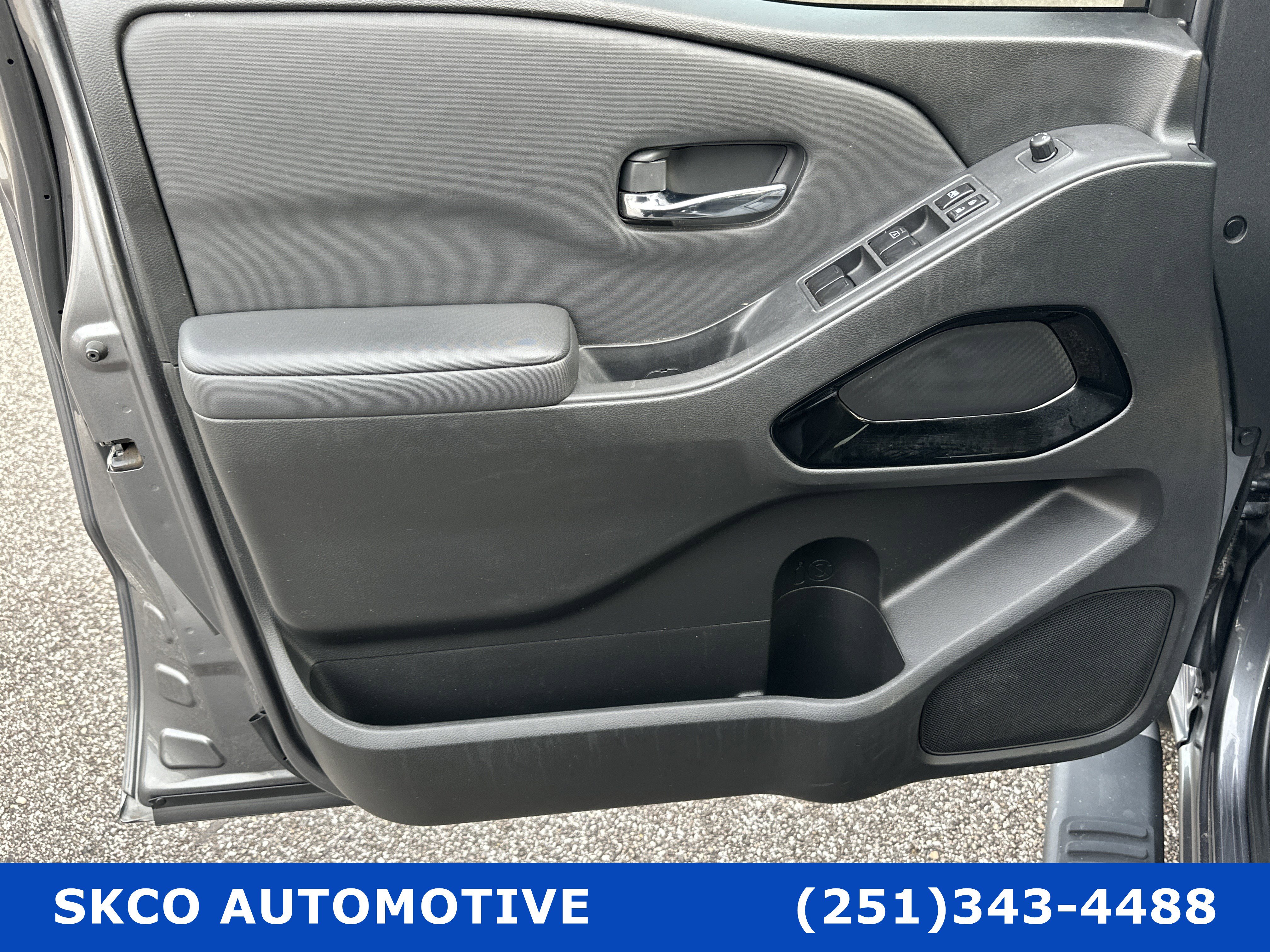 Used 2023 Nissan Frontier SV w/ Midnight Edition Package image 12