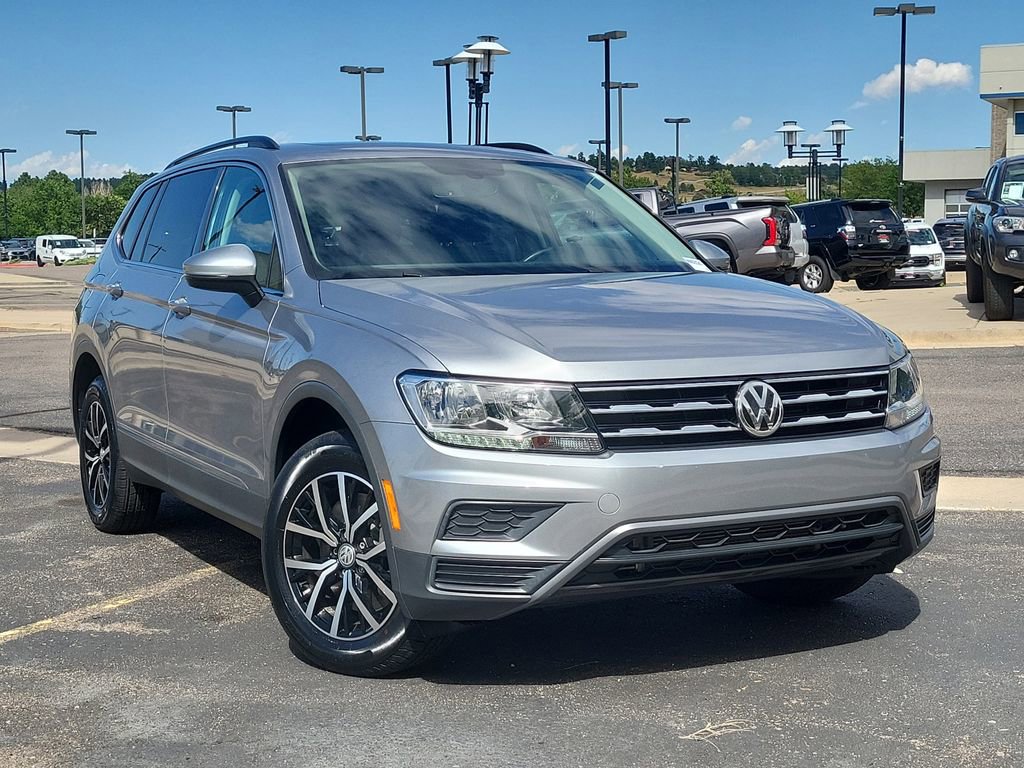 Used 2021 Volkswagen Tiguan SE w/ Panoramic Sunroof Package image 2