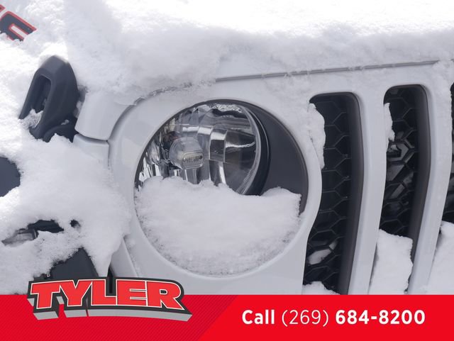 Certified 2022 Jeep Gladiator Mojave w/ Cold Weather Group image 10