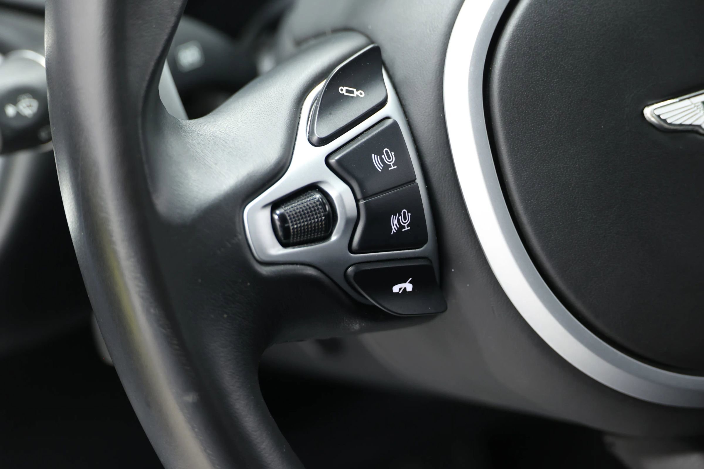 Used 2018 Aston Martin DB11 V12 image 31