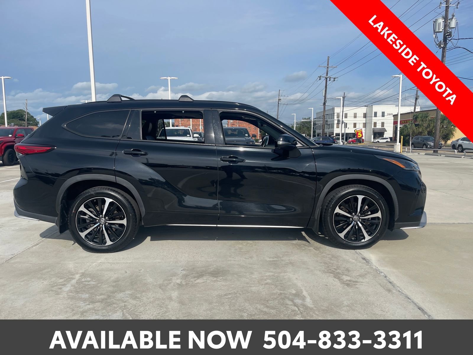 Used 2021 Toyota Highlander XSE FWD image 6