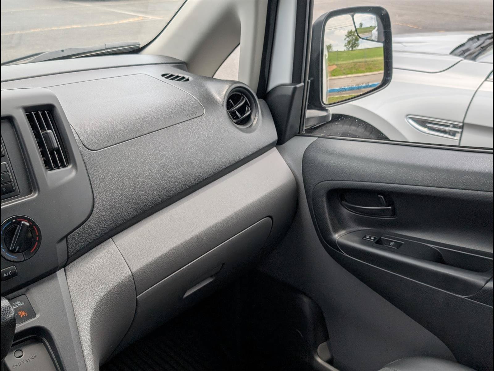 Used 2015 Nissan NV200 SV w/ Back Door Glass Package FWD image 9