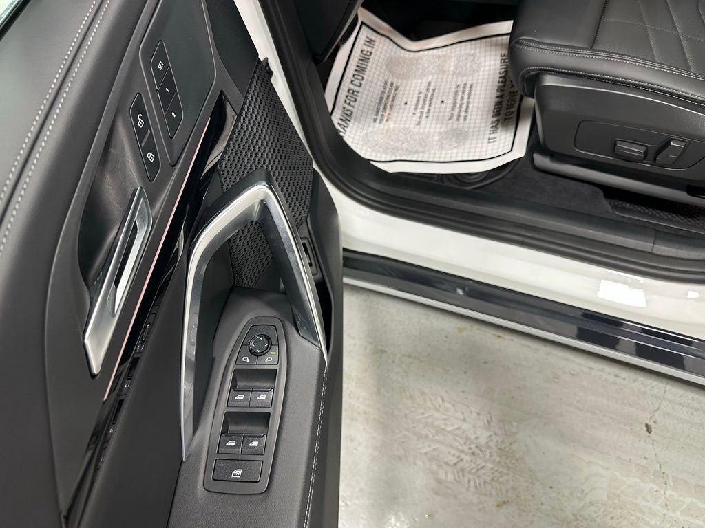 Used 2025 BMW X1 xDrive28i image 9