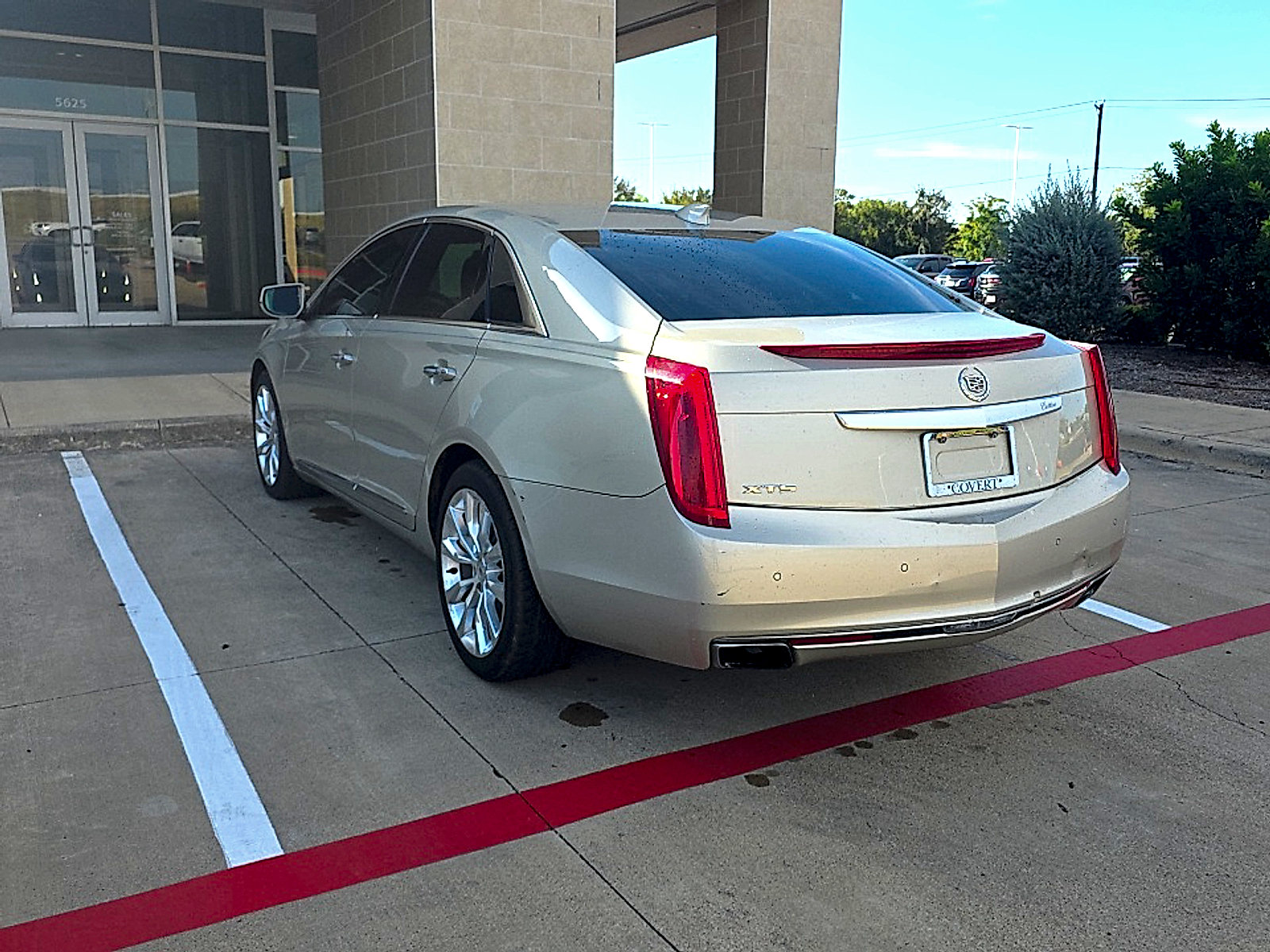 Used 2015 Cadillac XTS Luxury w/ Driver Awareness Package FWD image 16