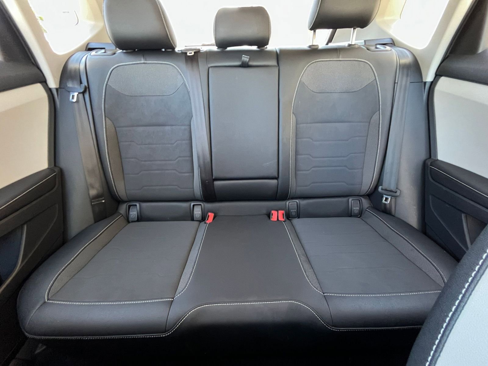 Used 2025 Volkswagen Taos SE FWD image 39