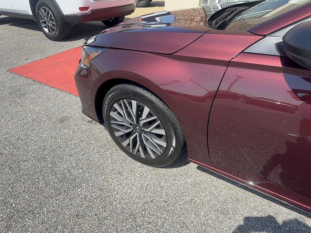 Used 2025 Nissan Altima 2.5 SV FWD image 17