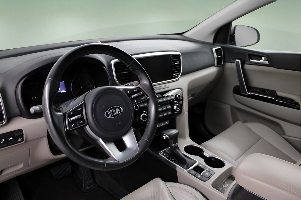 Used 2022 Kia Sportage EX w/ EX Technology Package image 19