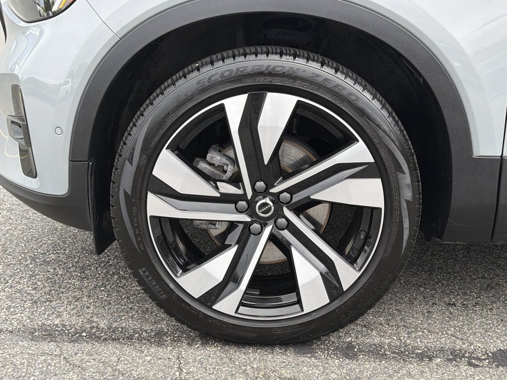 Certified 2024 Volvo XC40 B5 Plus w/ Climate Package AWD/4WD image 10