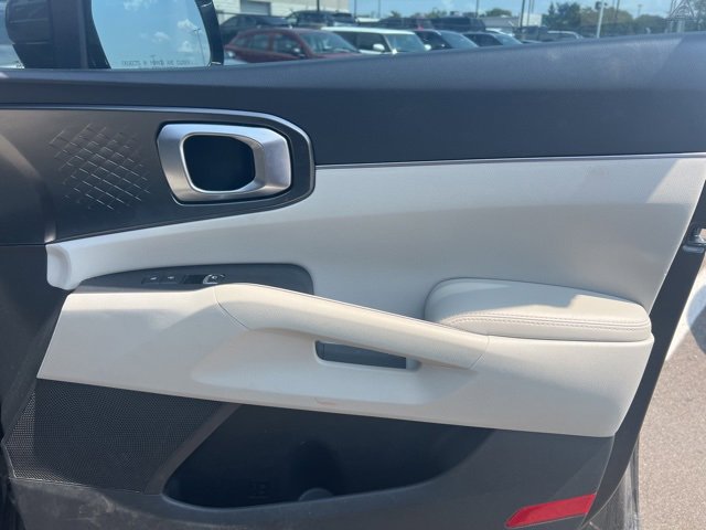 Used 2022 Kia Sorento EX w/ Panoramic Sunroof Package image 32