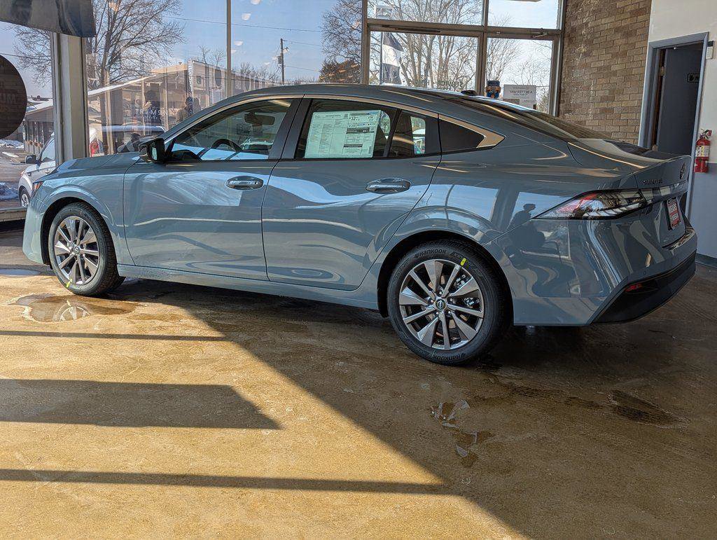 New 2026 Nissan Sentra SL w/ Floor Mat Package FWD image 2