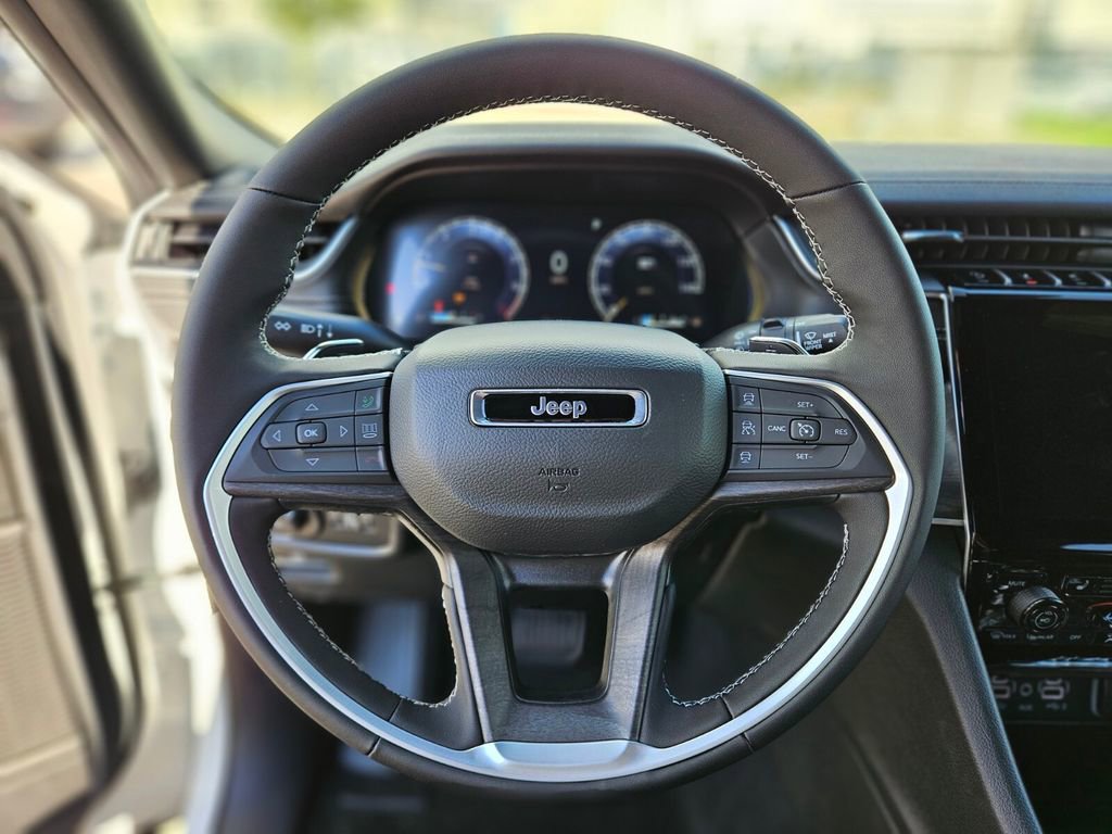 New 2025 Jeep Grand Cherokee Limited w/ Black Appearance Package image 25