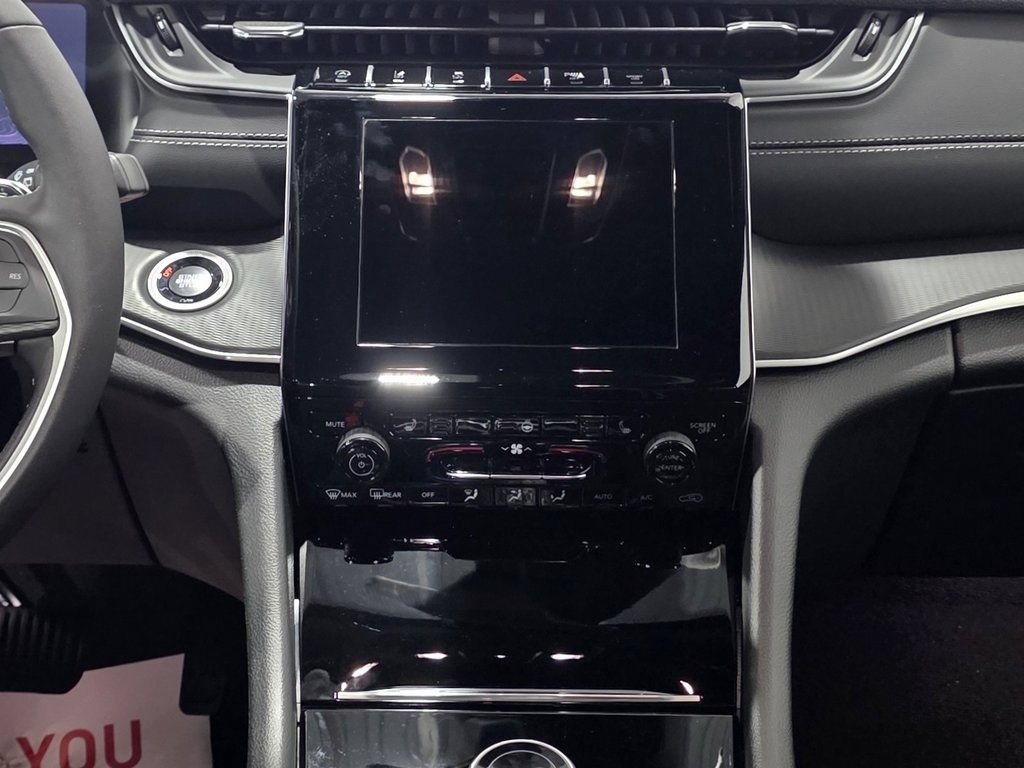 New 2025 Jeep Grand Cherokee Altitude AWD/4WD image 14