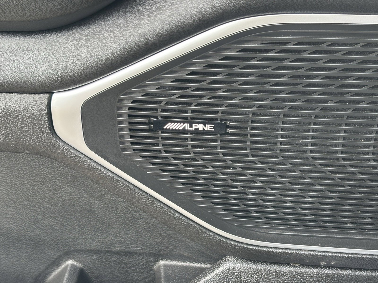 Used 2024 Jeep Wagoneer Series II w/ Flexible Seating Group image 28