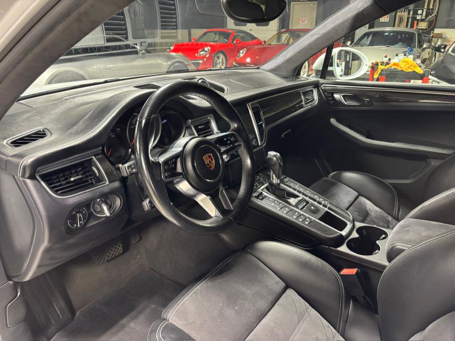 Used 2018 Porsche Macan Turbo image 24