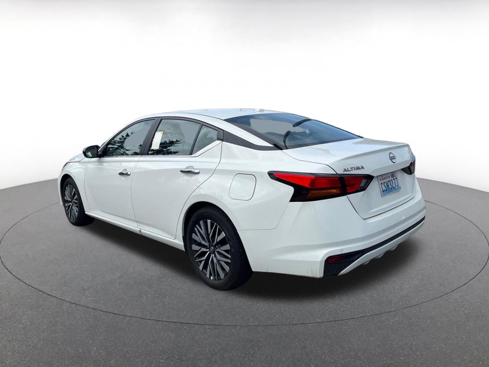 Used 2025 Nissan Altima 2.5 SV FWD image 5