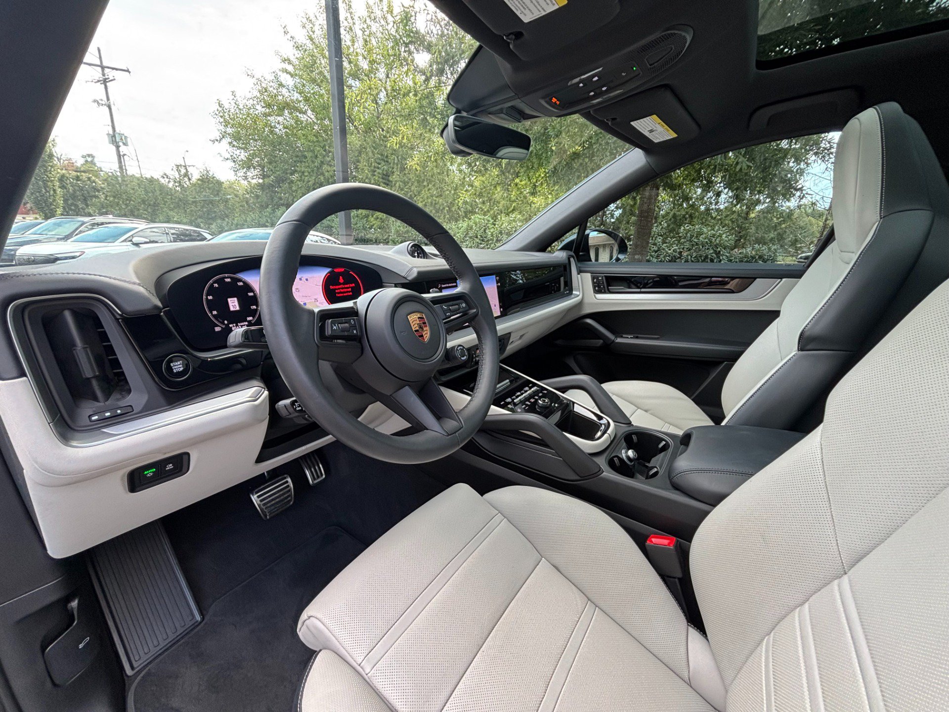 Used 2025 Porsche Cayenne S AWD/4WD image 11