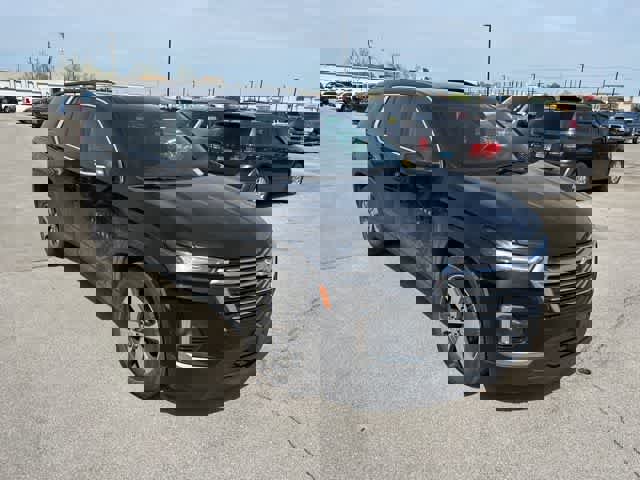 Used 2023 Chevrolet Traverse LT w/ LT Premium Package AWD/4WD image 17
