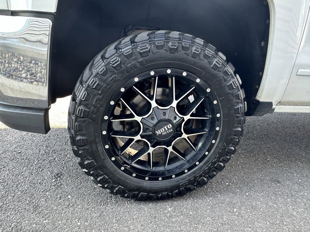 Used 2018 Chevrolet Silverado 1500 LT w/ LT Convenience Package image 10