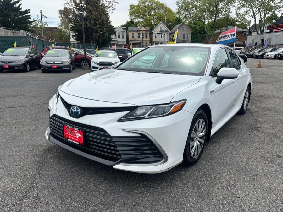 Used 2021 Toyota Camry LE FWD image 2