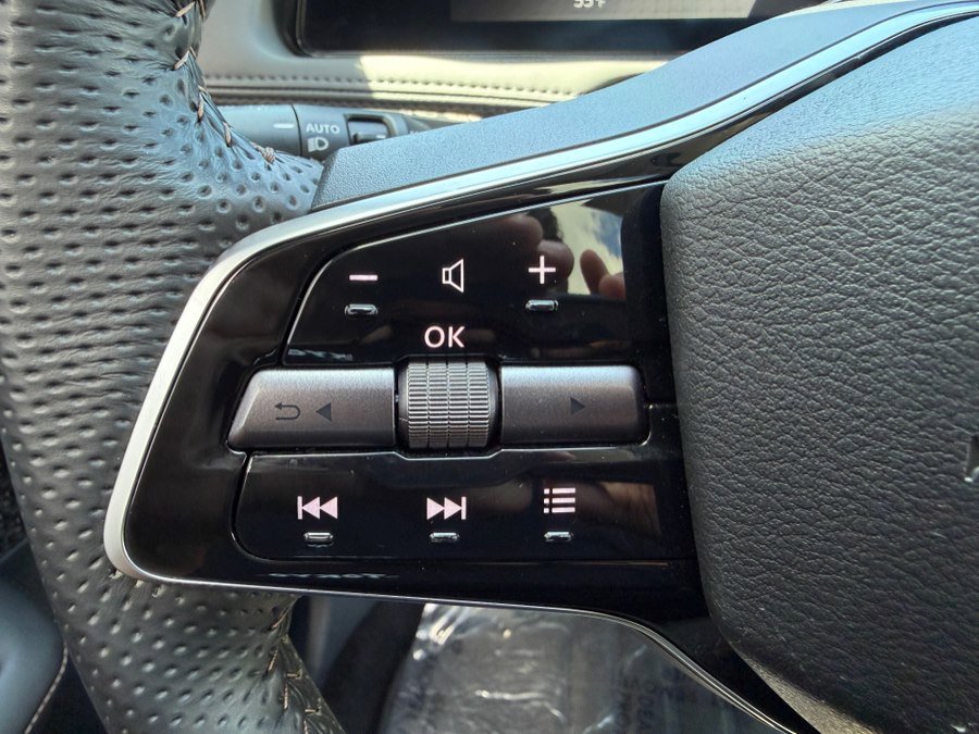 Used 2023 Nissan Ariya FWD image 17
