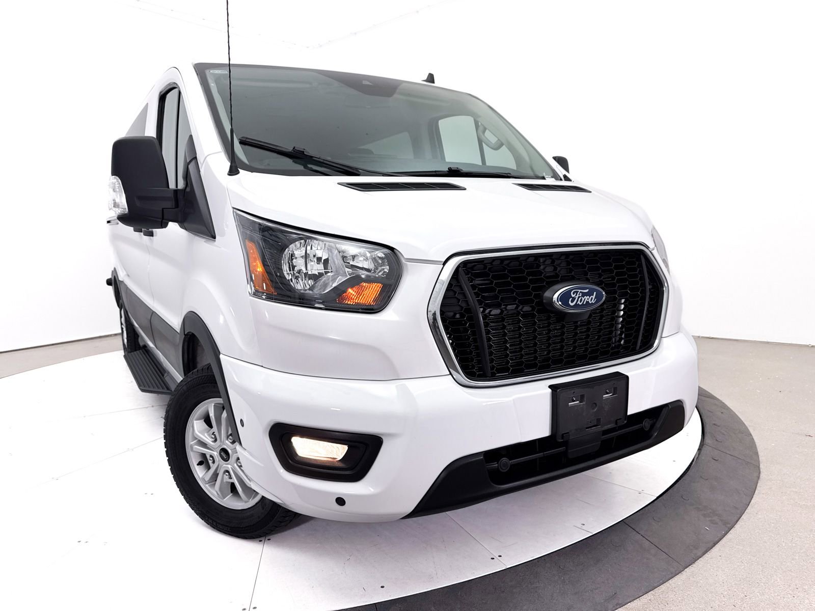 Used 2024 Ford Transit 350 XLT RWD image 6