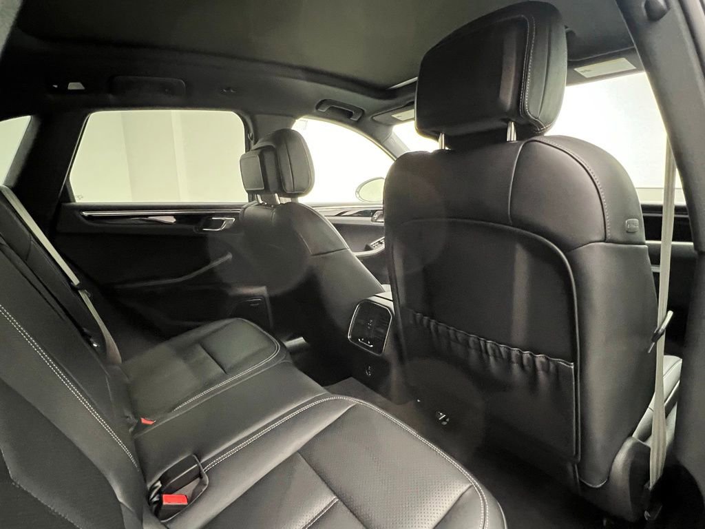 Used 2026 Porsche Macan image 16