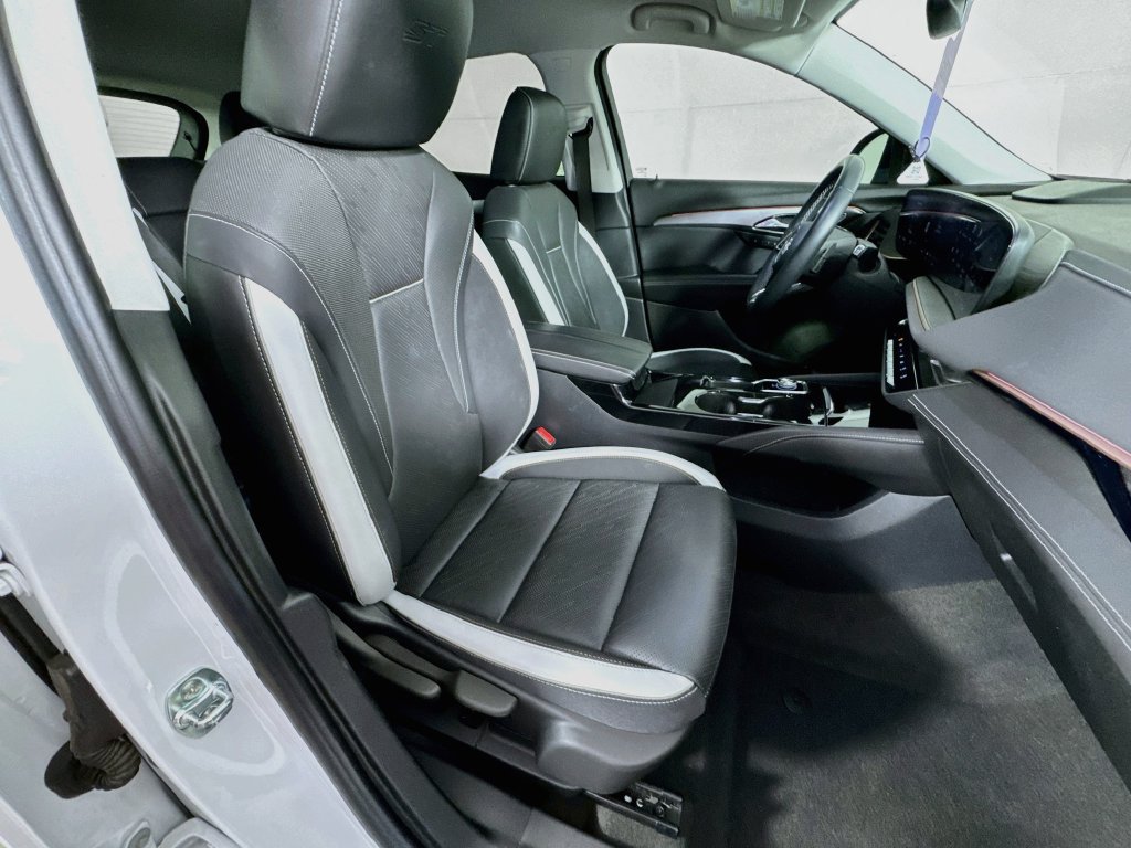 Used 2025 Buick Envision Sport Touring AWD/4WD image 32