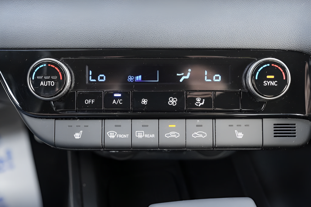 Certified 2026 Hyundai Elantra SEL Sport Premium FWD image 33
