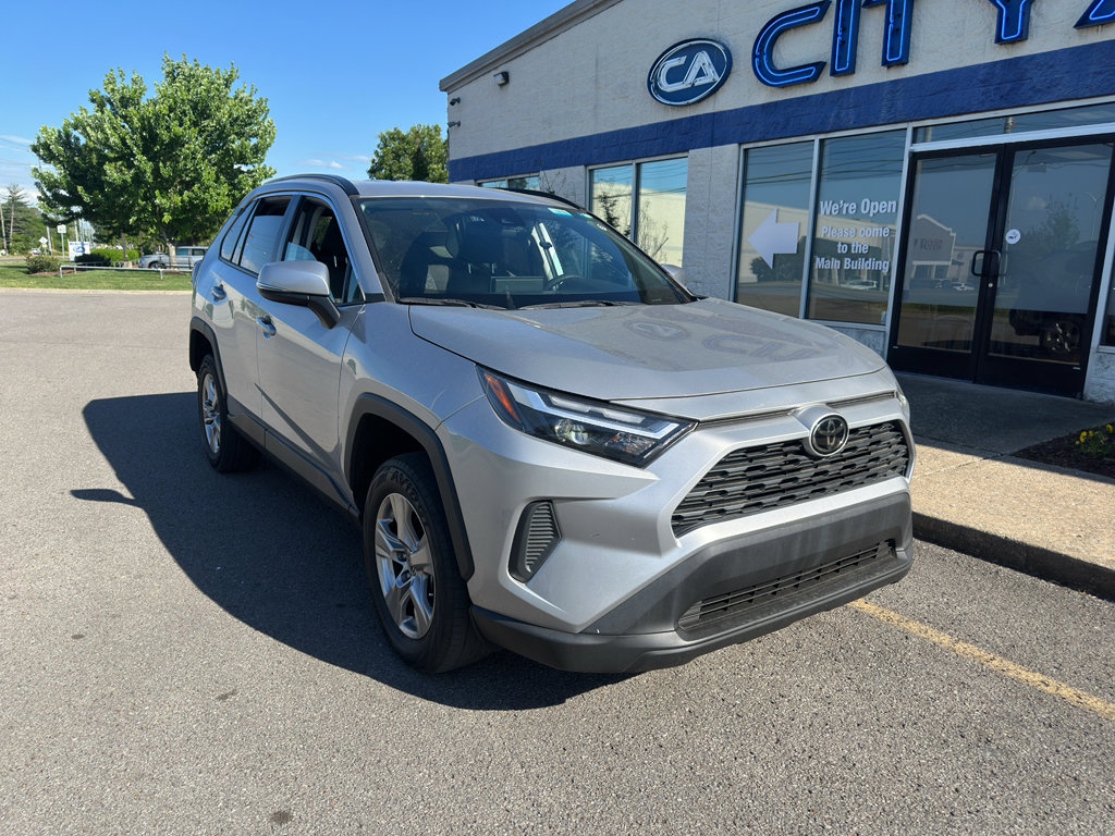 Used 2022 Toyota RAV4 XLE FWD image 2