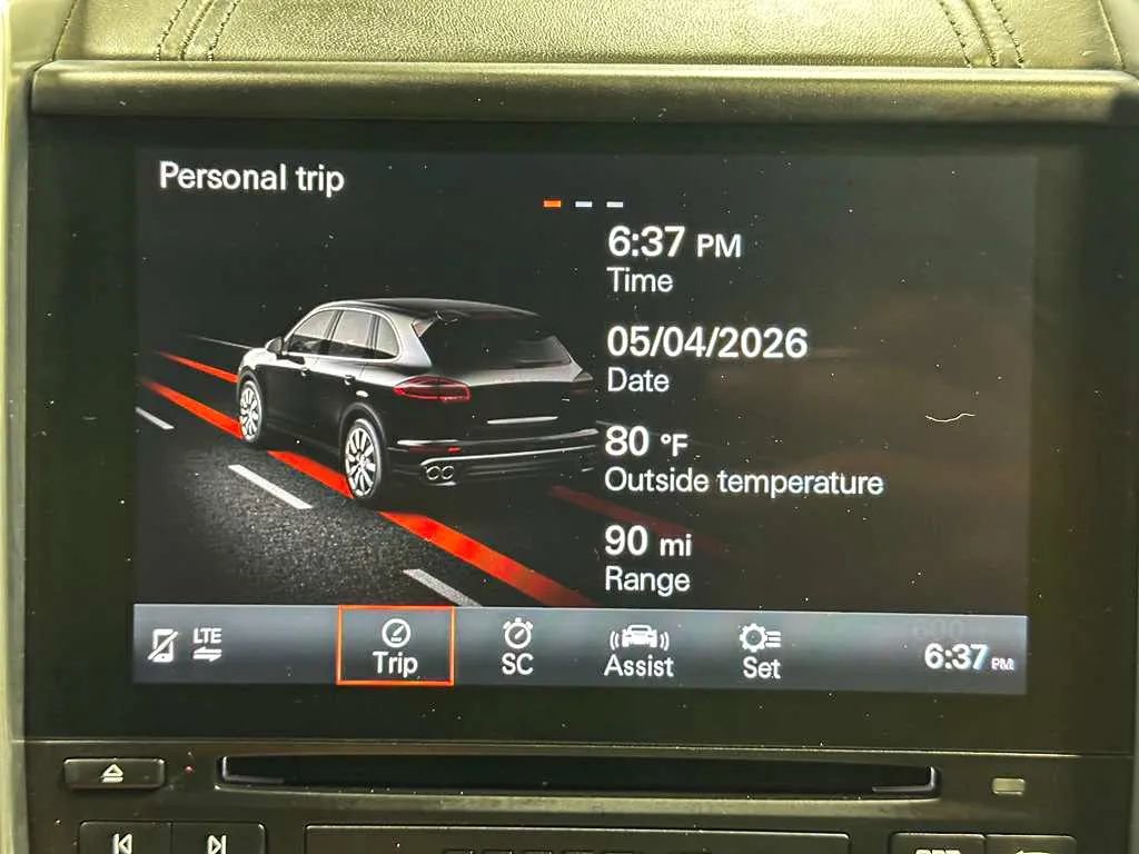 Used 2018 Porsche Cayenne GTS w/ Premium Package Plus AWD/4WD image 31