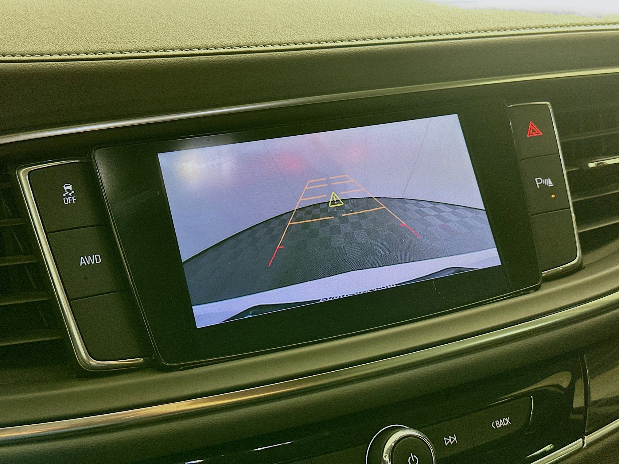 Used 2020 Buick Enclave Essence image 22