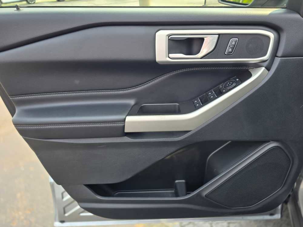 Used 2022 Ford Explorer XLT w/ Equipment Group 202A image 16
